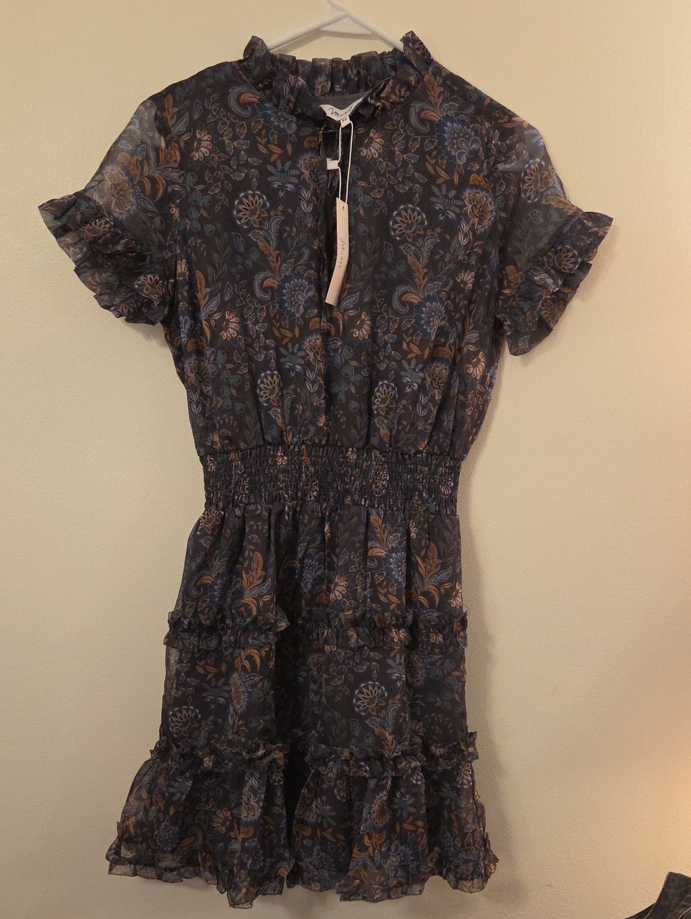 Floral Ruffle Tiered Dress in Grey Floral Size XS